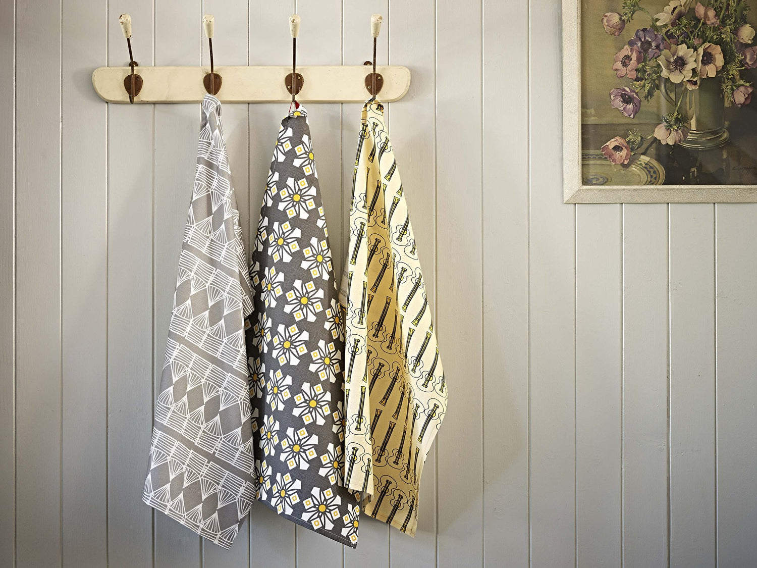 Quality stripe and patterned cotton linen tea towels to perk up your kitchen even it's minimal white. Ships from Canada worldwide including the USA