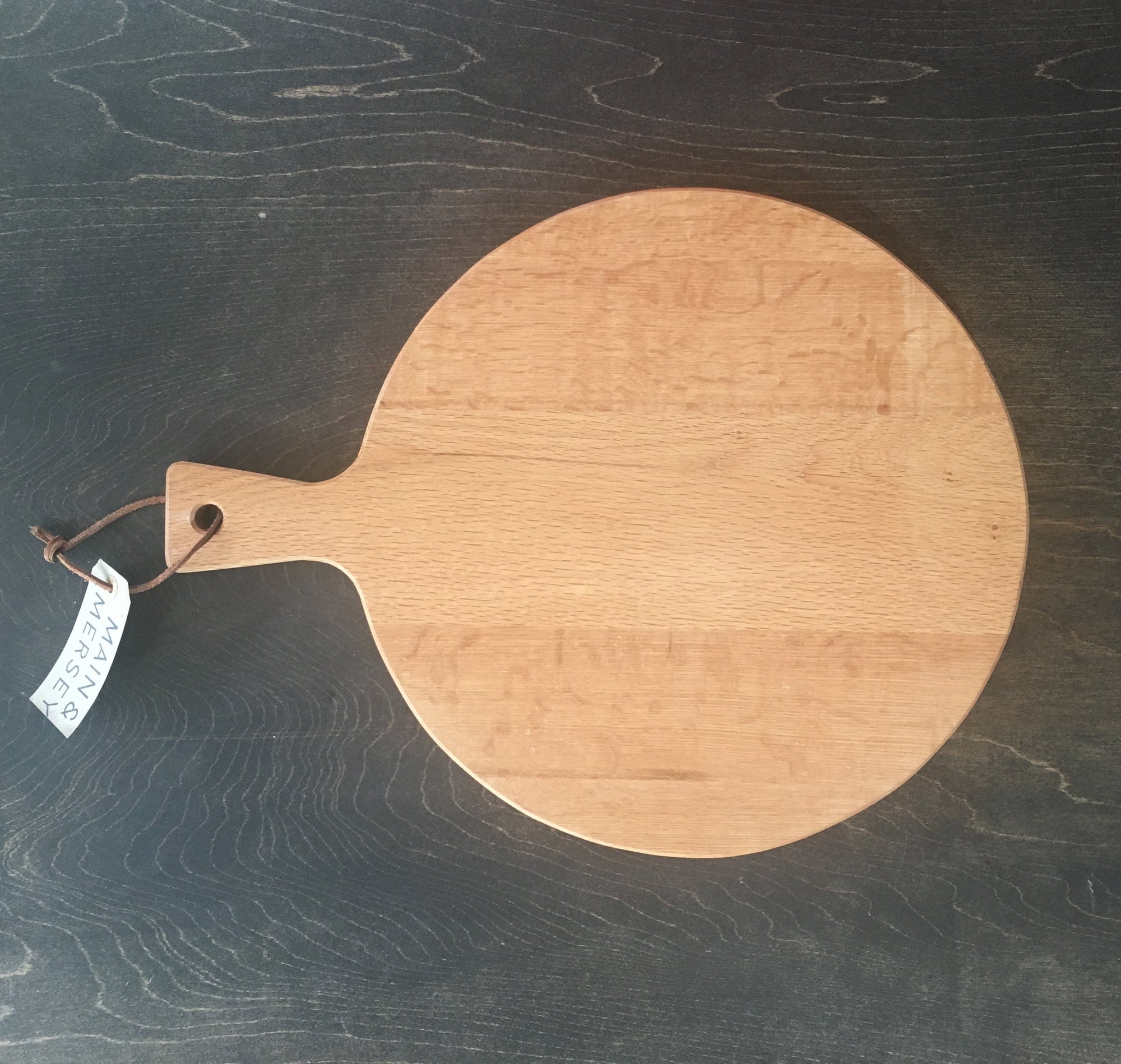 Round Oak Cutting Board with Handle